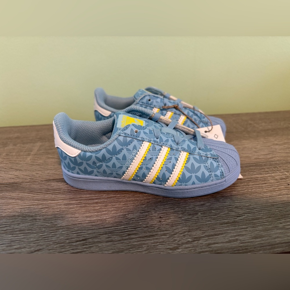 NWT Toddler Girls Superstar I Adidas Sneakers